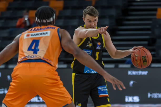 在边缘战 在边缘战